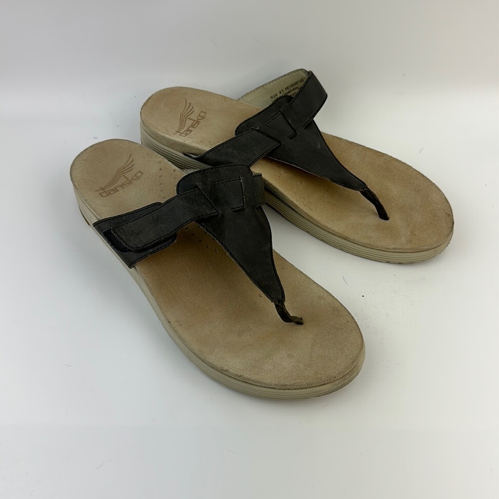 Dansko leather Cece thong sandals size 41 / 8 women’s